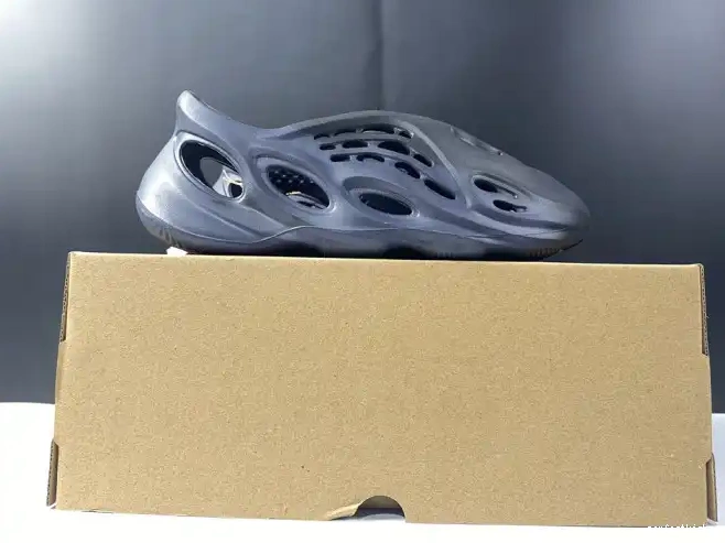 Adidas GV7903 Yeezy Mineral Foam Blue RNNR 0527